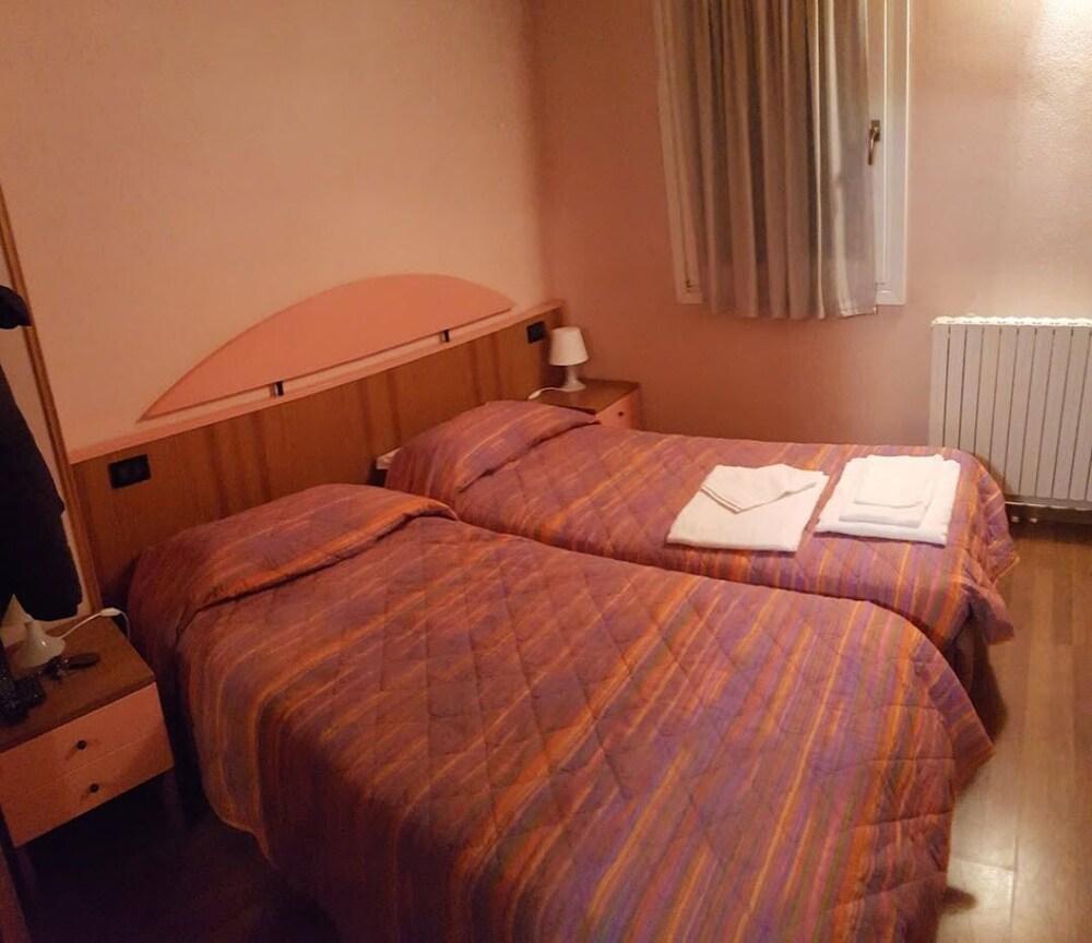 Hotel La Piazzetta Vidiciatico Ngoại thất bức ảnh
