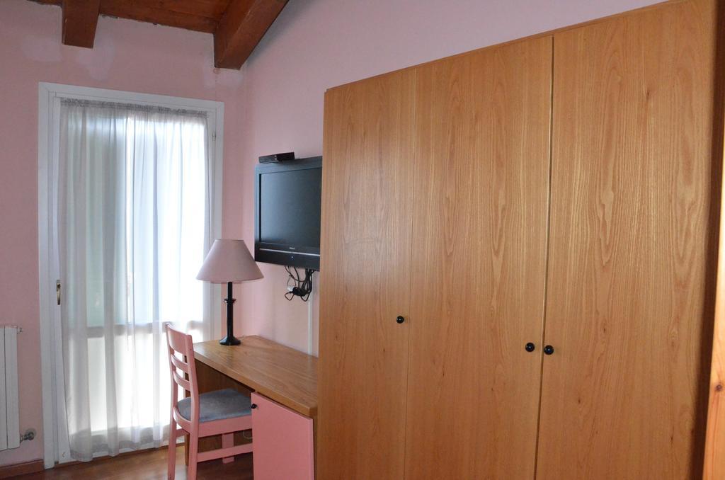 Hotel La Piazzetta Vidiciatico Phòng bức ảnh